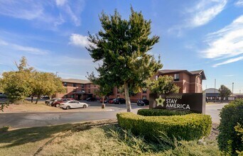 Furnished Studio-Oklahoma City - Northwest in Oklahoma City, OK - Foto de edificio - Building Photo