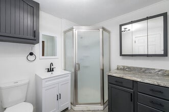 128 E 10th Ave in Hutchinson, KS - Building Photo - Building Photo