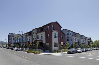 Lion Creek Crossing in Oakland, CA - Foto de edificio - Building Photo