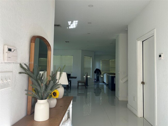 16101 SW 27th St in Miramar, FL - Building Photo - Building Photo