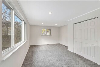 6985 Beechmont Ave in Cincinnati, OH - Building Photo - Building Photo