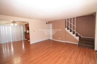315 N Acacia Ave in Fullerton, CA - Foto de edificio - Building Photo