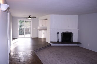 15906 Elm St E, Unit 3 in Sumner, WA - Building Photo - Building Photo