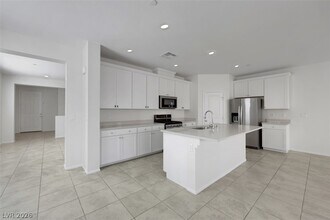 2720 Alta Vista St in Henderson, NV - Building Photo - Building Photo