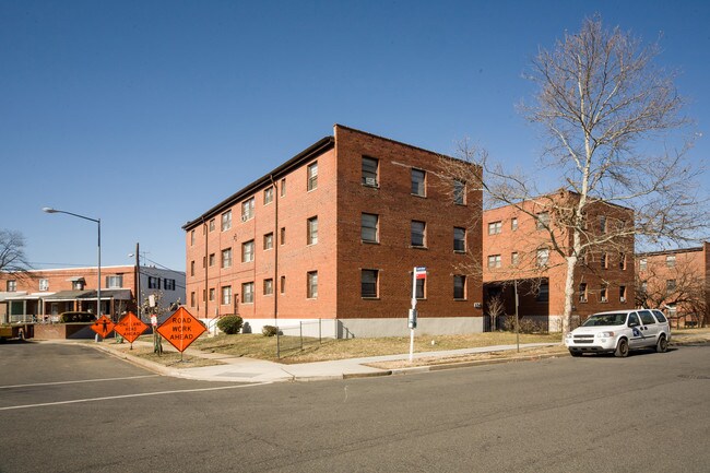 136 Kenilworth Ave NE in Washington, DC - Building Photo - Building Photo