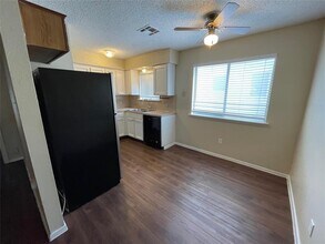 6209 Emerald Forest Dr in Austin, TX - Building Photo - Building Photo
