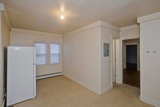 152 Kensington Ave in Springfield, MA - Foto de edificio - Building Photo