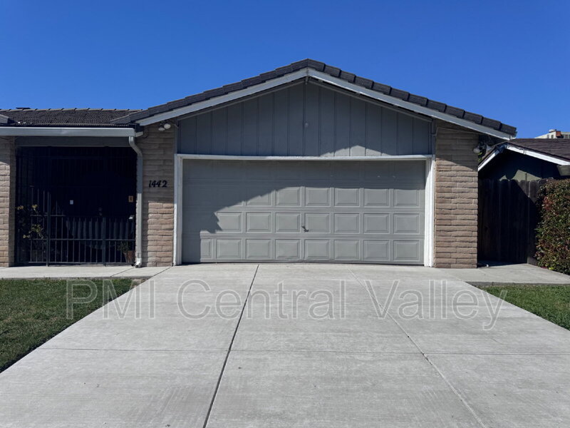 1442 Briarwood Way in Stockton, CA - Building Photo
