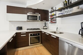 1466 Harvard St NW, Unit 1 BR Condo in Washington, DC - Foto de edificio - Building Photo