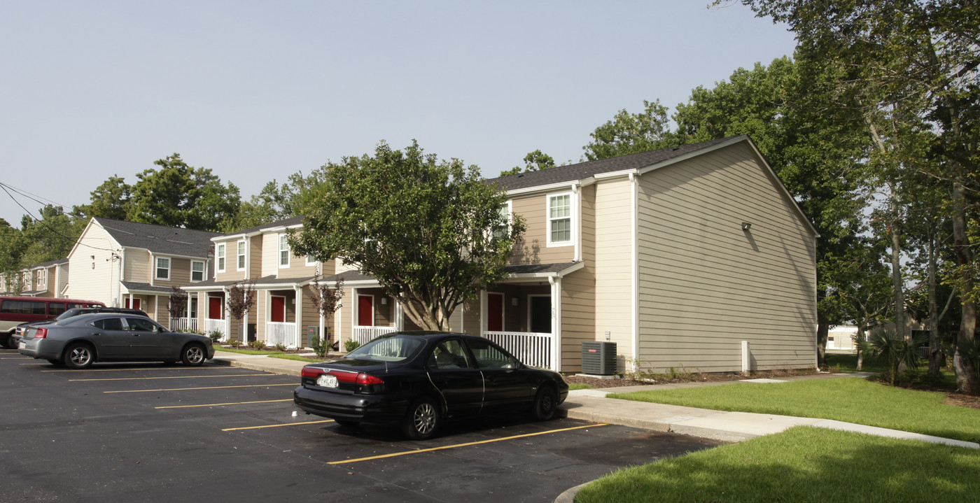 Cypress Place in Marrero, LA - Building Photo