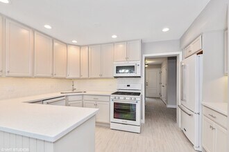 475 Laurel Ave in Highland Park, IL - Building Photo - Building Photo