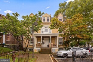3512 Lancaster Ave in Philadelphia, PA - Building Photo