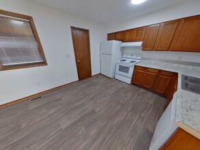 3233 S Illinois St in Wichita, KS - Building Photo - Building Photo