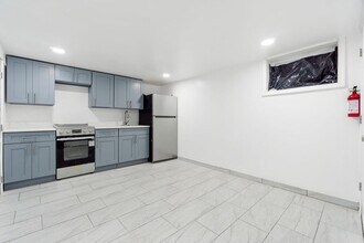 130 Elmwood Ave, Unit 1 in East Orange, NJ - Foto de edificio - Building Photo