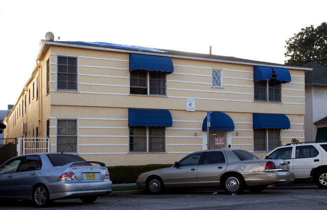 630 Cedar Ave in Long Beach, CA - Foto de edificio - Building Photo