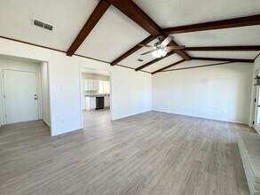 7825 Vernon Ave in Lubbock, TX - Building Photo - Building Photo