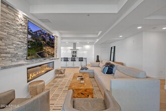 7117 E Rancho Vista Dr in Scottsdale, AZ - Building Photo - Building Photo