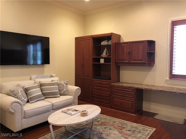 property at 1400 Gulf Shore Blvd N