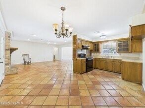 302 Lark Dr in Lafayette, LA - Building Photo - Building Photo