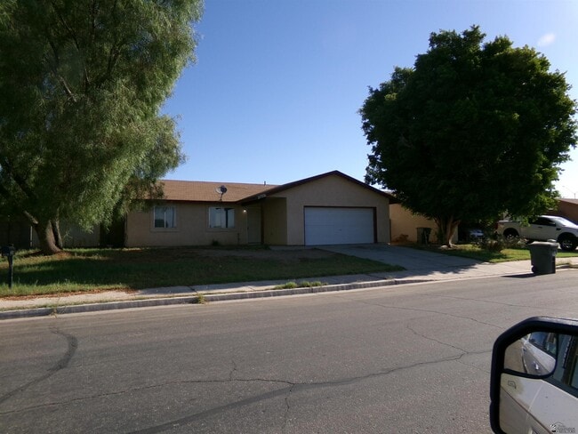 property at 2812 W 28th Pl