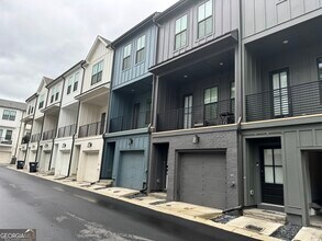 158 Chestnut Cir in Atlanta, GA - Foto de edificio - Building Photo