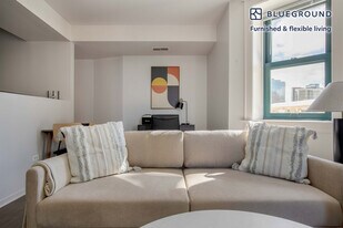 30 E Roosevelt Rd, Unit SI FL7-ID805 in Chicago, IL - Building Photo