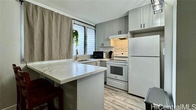 455 Lewers St in Honolulu, HI - Building Photo - Building Photo