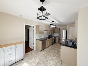 2224 Coats Cir in Austin, TX - Foto de edificio - Building Photo