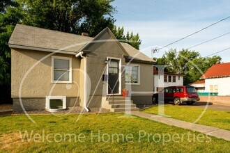 318 SE 6th St in College Place, WA - Building Photo - Building Photo