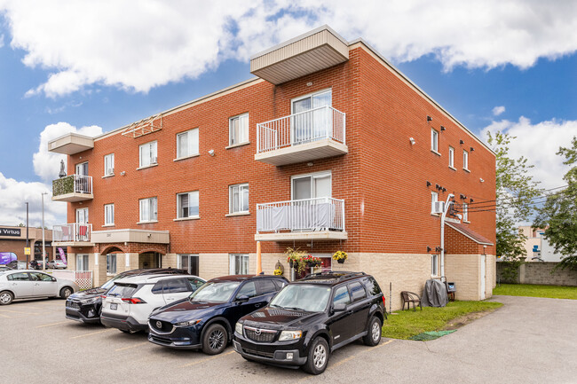 2247 Des Laurentides Boul in Laval, QC - Building Photo - Building Photo