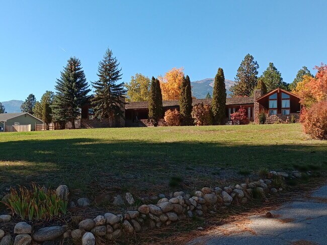 property at 3943 Stevensville River Rd
