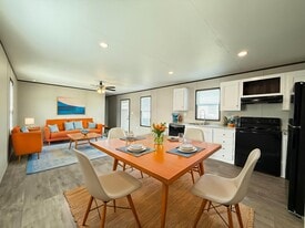 204 Linda St in Conroe, TX - Building Photo