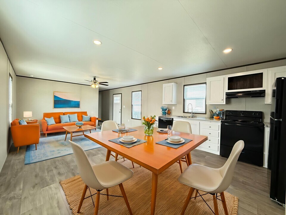 204 Linda St in Conroe, TX - Building Photo