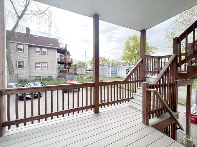 1040 Hyde Park Ave, Unit 1 in Boston, MA - Foto de edificio - Building Photo