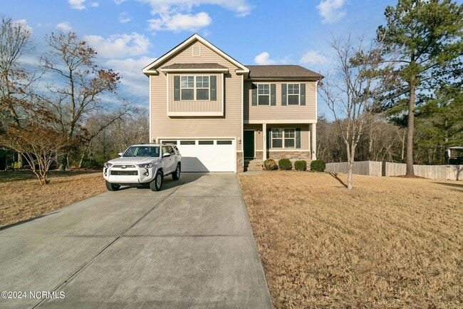 204 Sandy Springs Rd in Aberdeen, NC - Foto de edificio - Building Photo