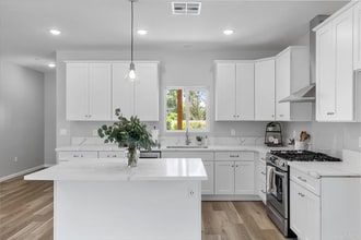 753 Suzanne Ln in Escondido, CA - Building Photo - Building Photo