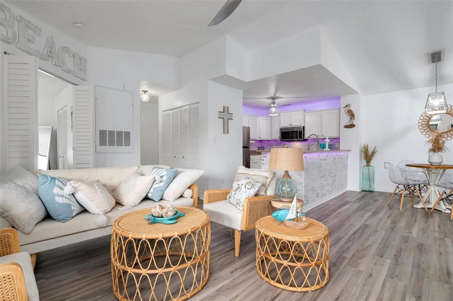 4057 Crockers Lake Blvd in Sarasota, FL - Building Photo - Building Photo