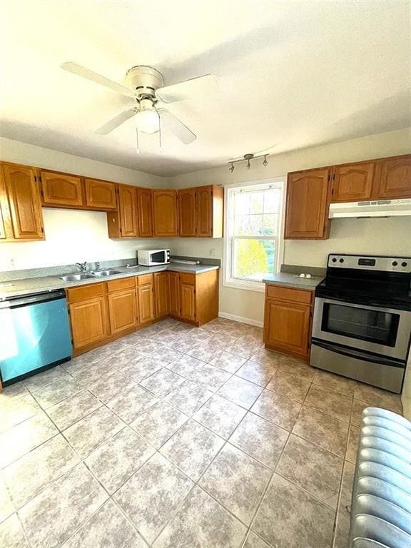 1376 Smith St in North Providence, RI - Building Photo - Building Photo