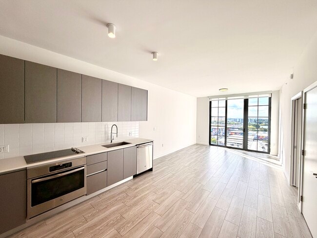 253 NW 31st St, Unit A2 in Miami, FL - Building Photo - Building Photo