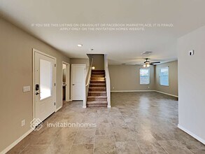 8015 W Agora Ln in Phoenix, AZ - Foto de edificio - Building Photo