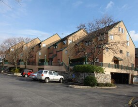Palmer Point in Cos Cob, CT - Building Photo - Building Photo