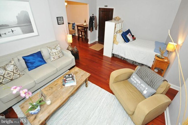 property at 906 S Washington St