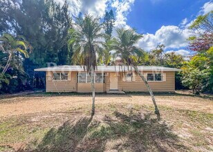 7300 Barragan Rd in Ft. Myers, FL - Building Photo - Building Photo