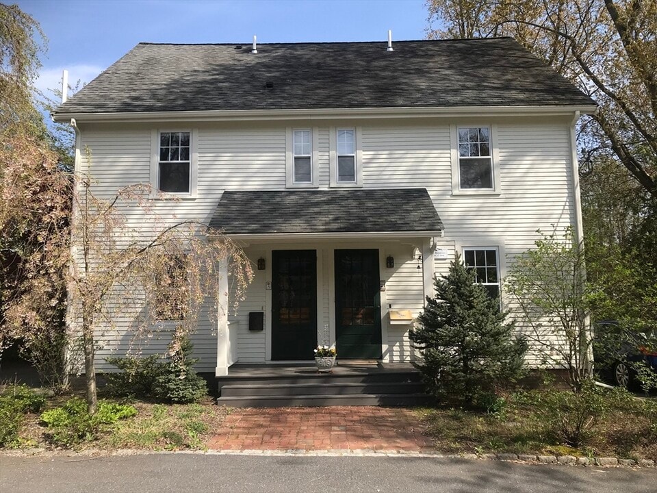 19 Davis Ct in Concord, MA - Building Photo