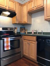 481 Oaklawn Ave in Cranston, RI - Building Photo - Building Photo