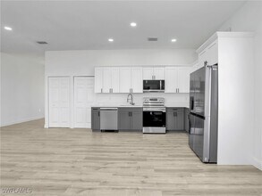 633 Cane St E in Lehigh Acres, FL - Building Photo - Building Photo