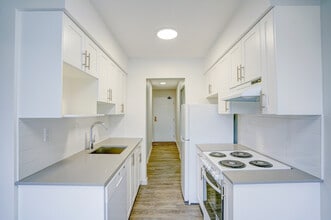 The Royale in Vancouver, BC - Building Photo - Building Photo