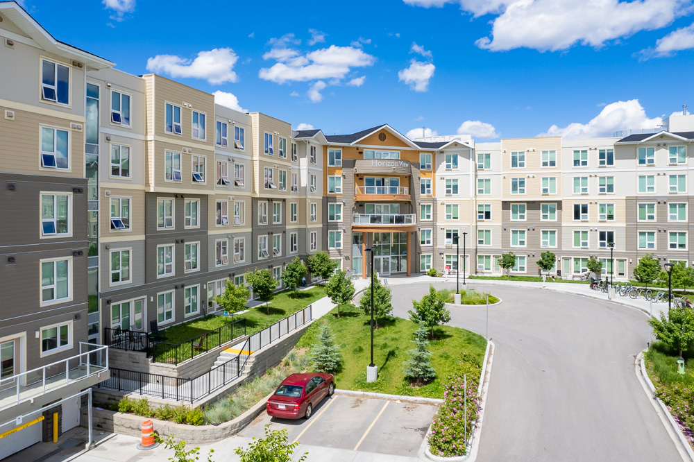 Horizon View in Calgary, AB - Building Photo