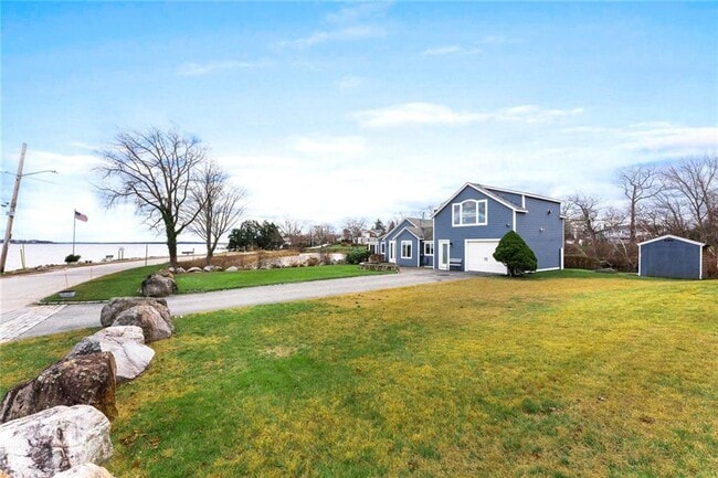 163 Beachwood Dr in East Greenwich, RI - Building Photo - Building Photo