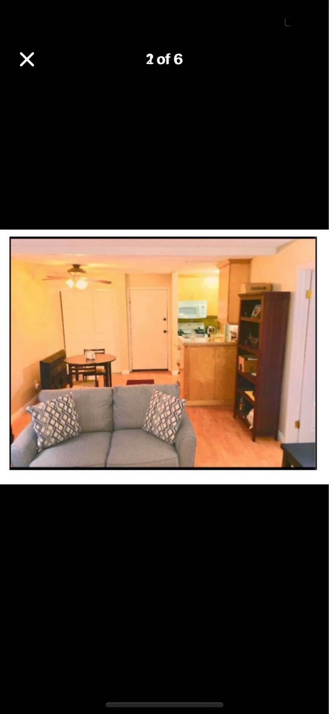 21800 Schoenborn St, Unit 217 in Canoga Park, CA - Foto de edificio - Building Photo